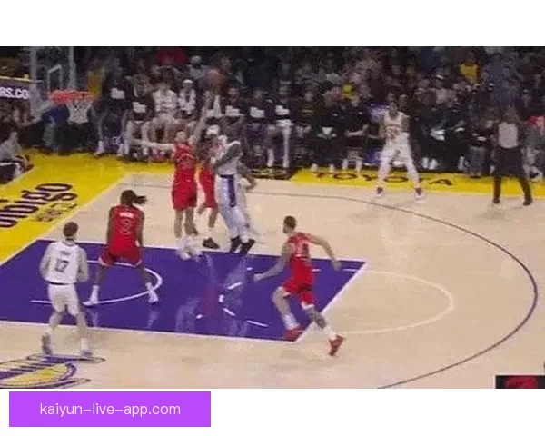 里夫斯谈艾顿与海斯各自优势打挡拆时专注正确决策